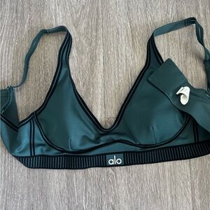 ALO Yoga airlift line up Bra